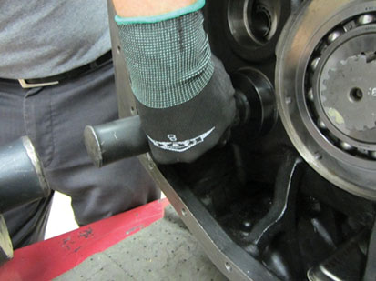 _Graphics/Web/TRSM0970_Main Case Counter Shaft Installation 19.jpg
